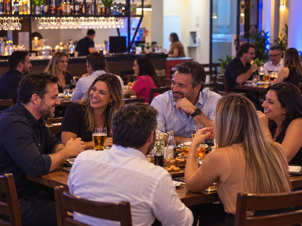 Cena ilustrativa inspirada no BR Painel Experience, com pessoas felizes conversando em um restaurante