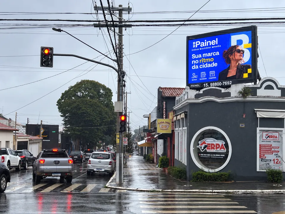 Painel de LED outdoor da BR Painel em Itapetininga com publicidade institucional